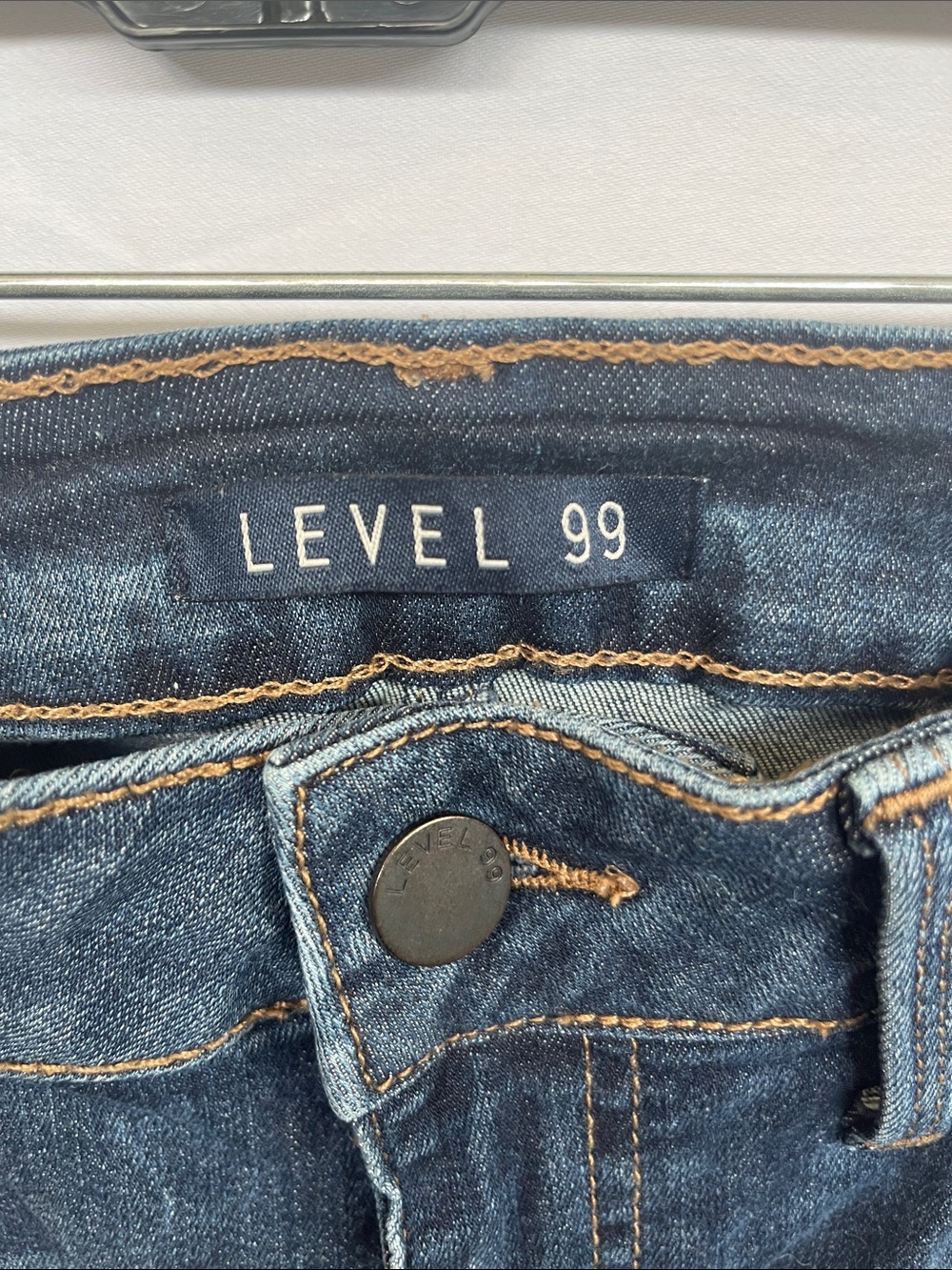 Level 99 Women’s Dark Wash Mid-Rise Slim Bootcut Jeans size 28 - Picture 2 of 9